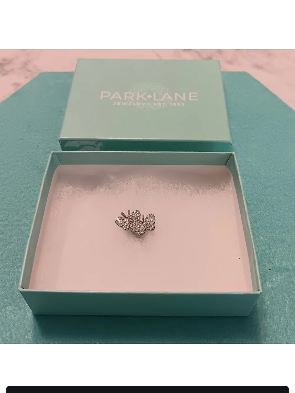Double Butterfly Crystal Fashion Brooch Pin – Like New | Sparkling Rhinestone